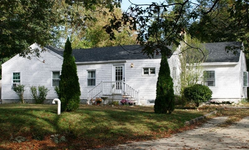 Home at 113 Greenwood Ave. Vineyard Haven Goes Back on the Market, Inclu. $5,000 Credit